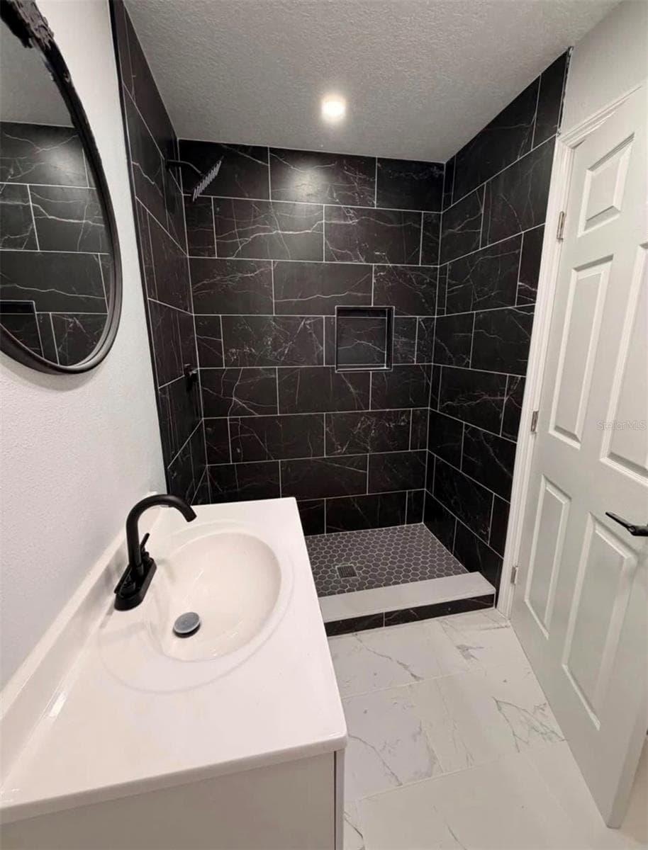 1905 ROSLYN AVENUE — photo 9 of 10