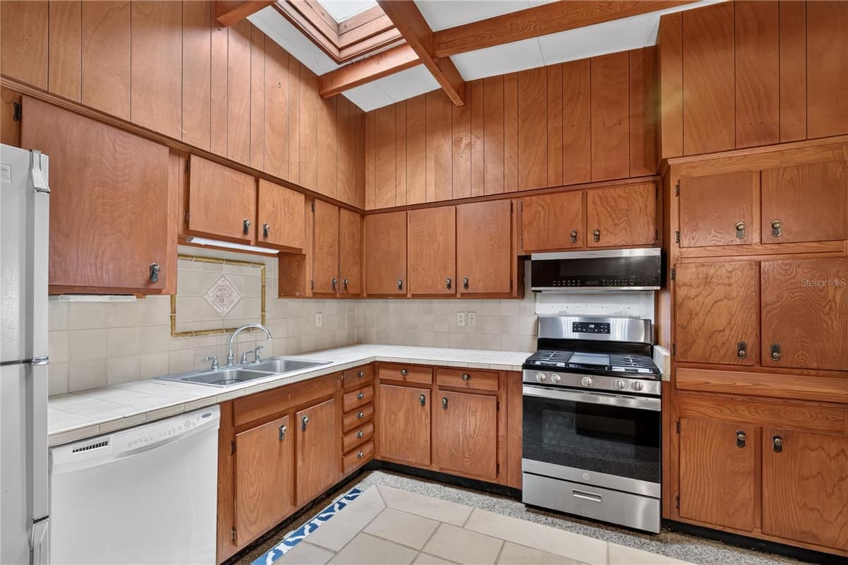 2435 BROADVUE AVE — photo 8 of 39