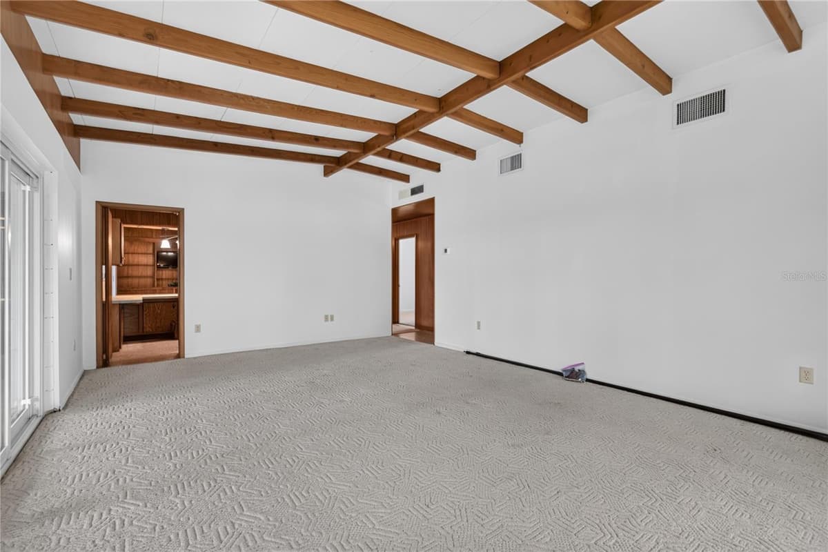 2435 BROADVUE AVE — photo 5 of 39