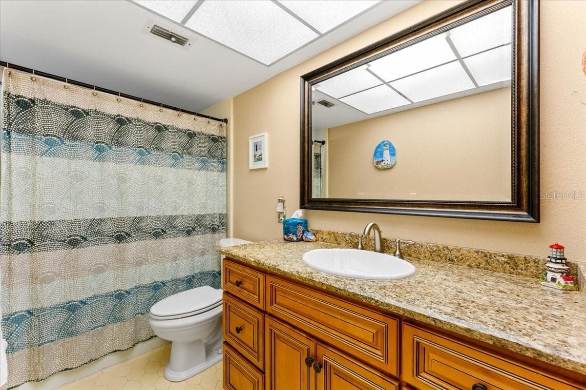 5020 BRITTANY DRIVE — photo 7 of 30