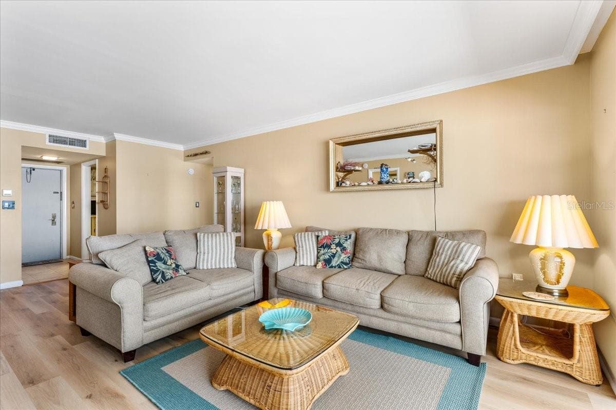 5020 BRITTANY DRIVE — photo 11 of 30