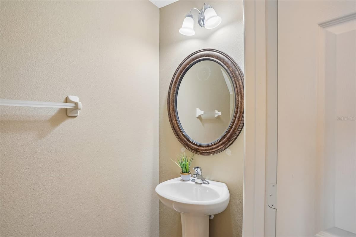 1329 HERITAGE COMMONS DRIVE — photo 15 of 40