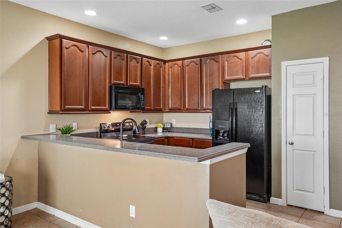 1329 HERITAGE COMMONS DRIVE — photo 13 of 40