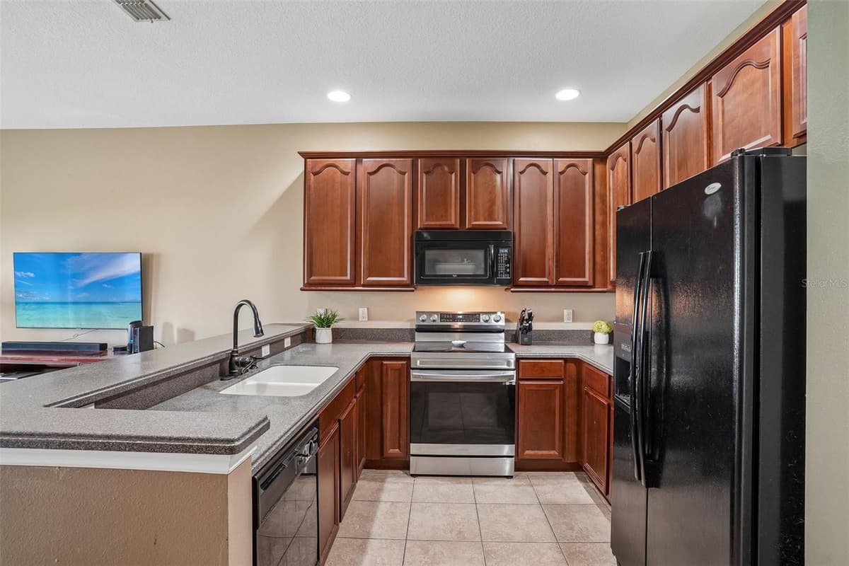 1329 HERITAGE COMMONS DRIVE — photo 14 of 40