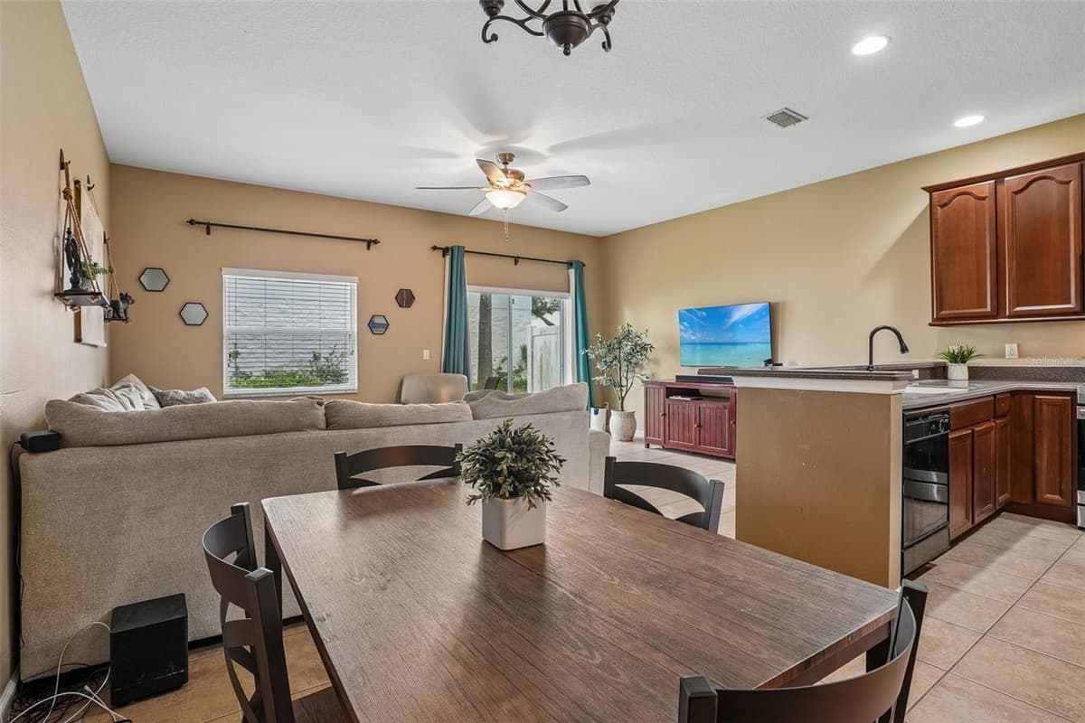1329 HERITAGE COMMONS DRIVE — photo 4 of 40
