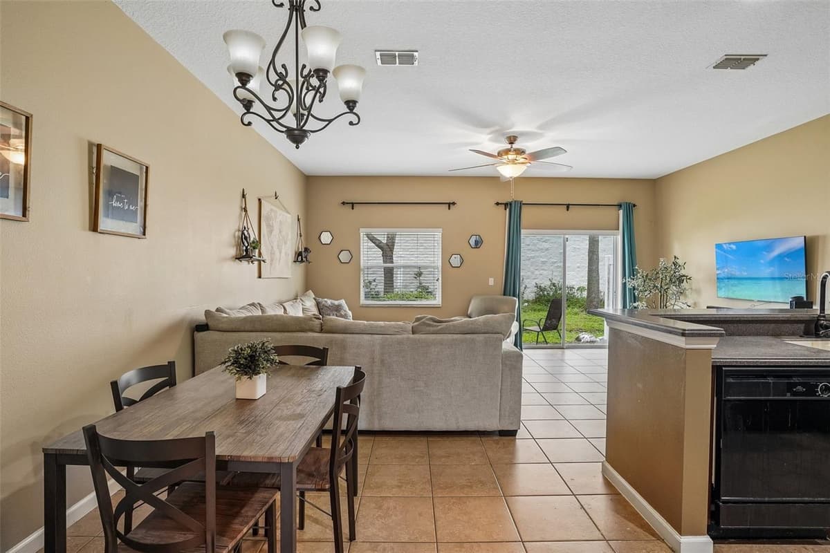 1329 HERITAGE COMMONS DRIVE — photo 11 of 40