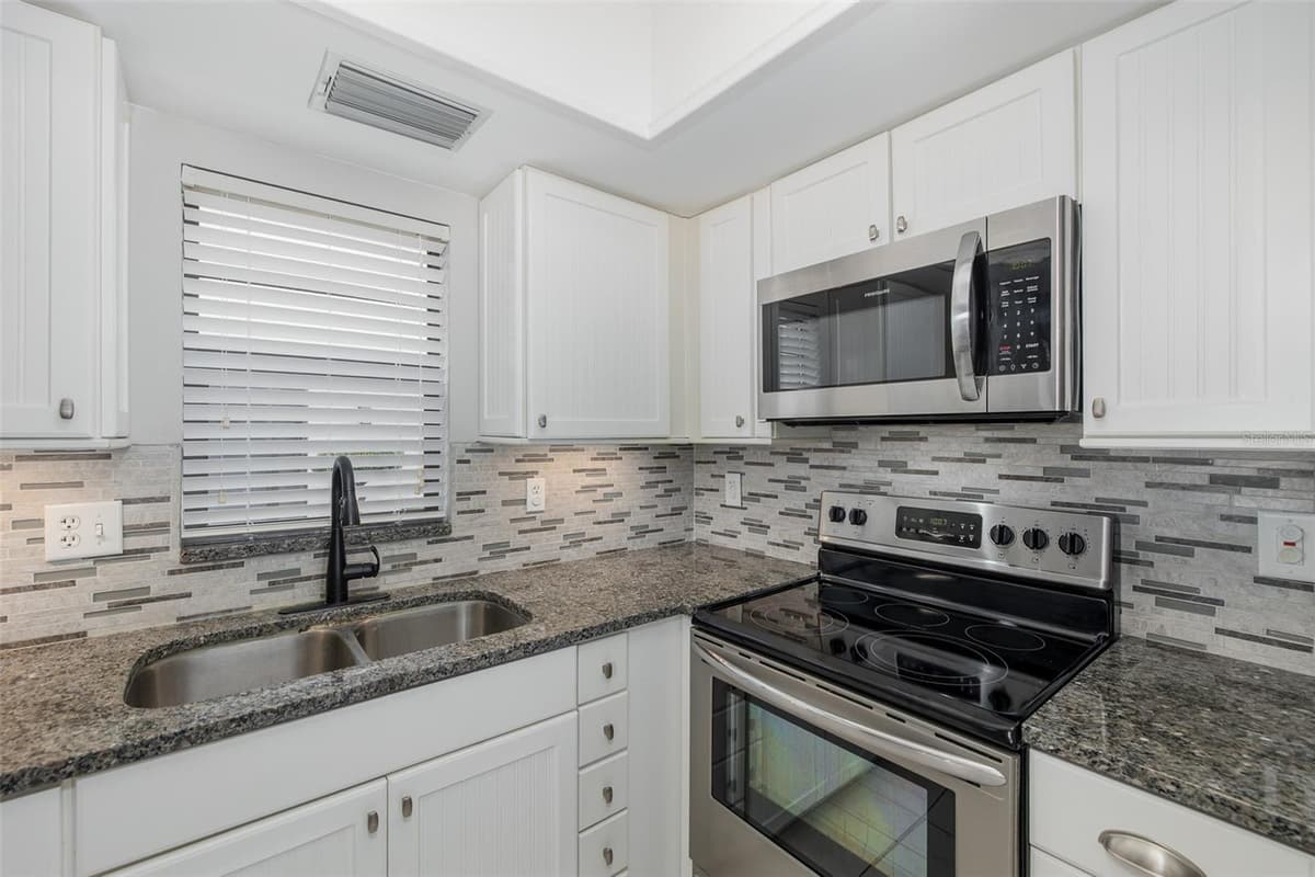 5508 SALEM SQUARE DRIVE — photo 8 of 23