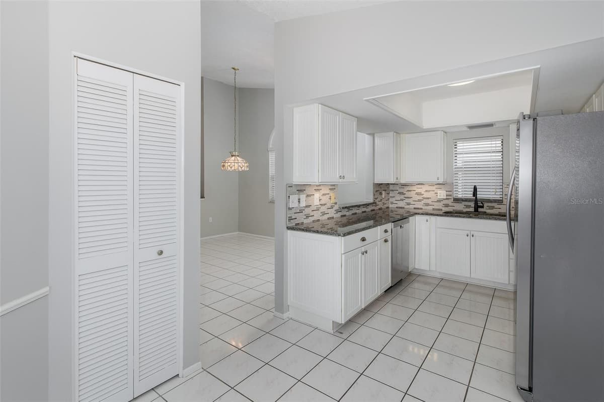 5508 SALEM SQUARE DRIVE — photo 9 of 23