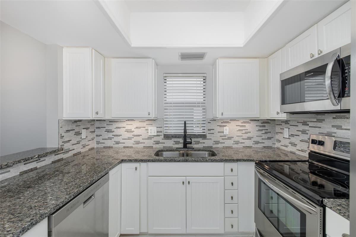 5508 SALEM SQUARE DRIVE — photo 7 of 23
