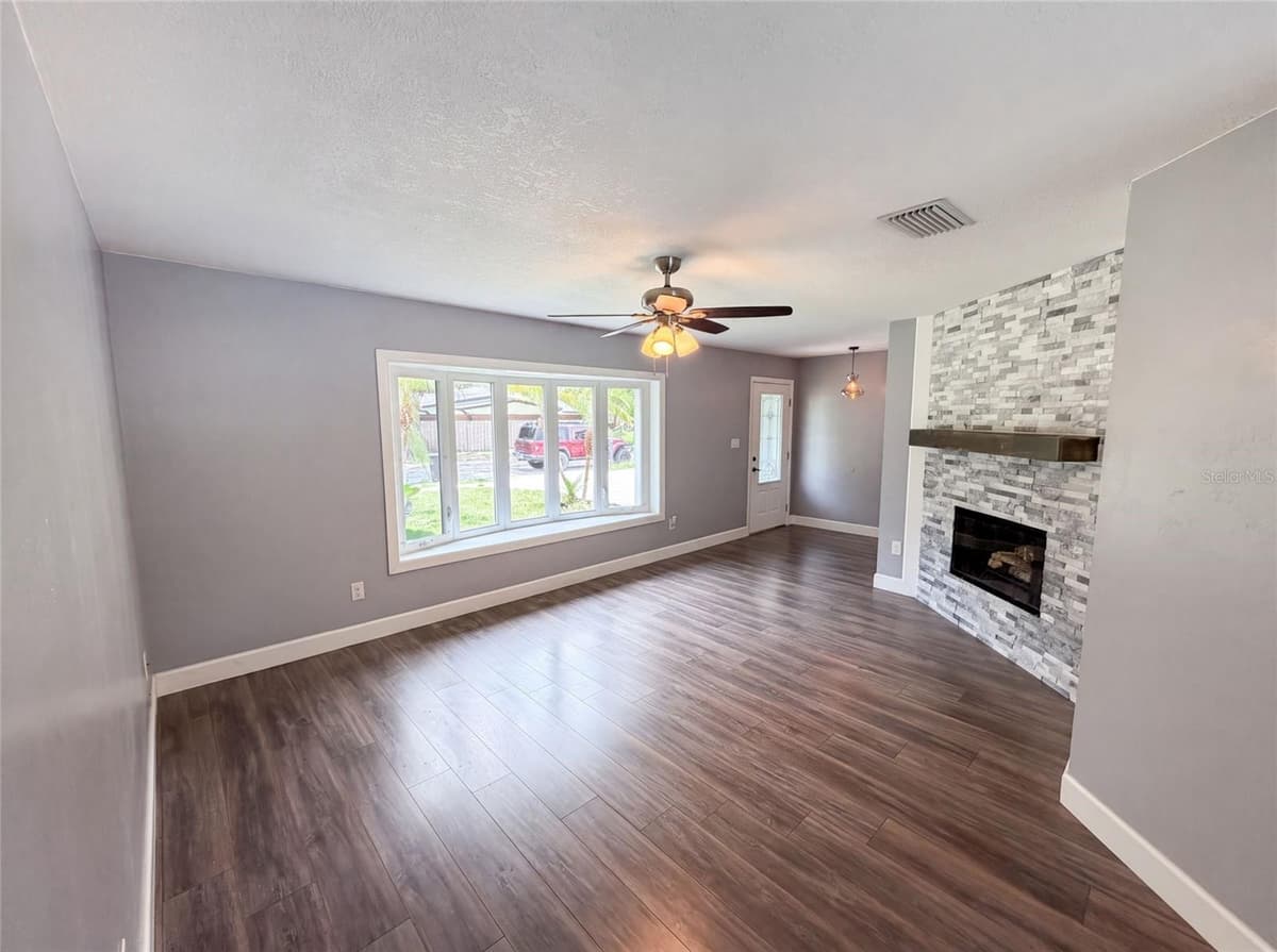 4830 DUNBARTON DRIVE — photo 3 of 32