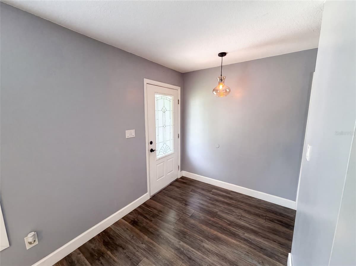 4830 DUNBARTON DRIVE — photo 8 of 32