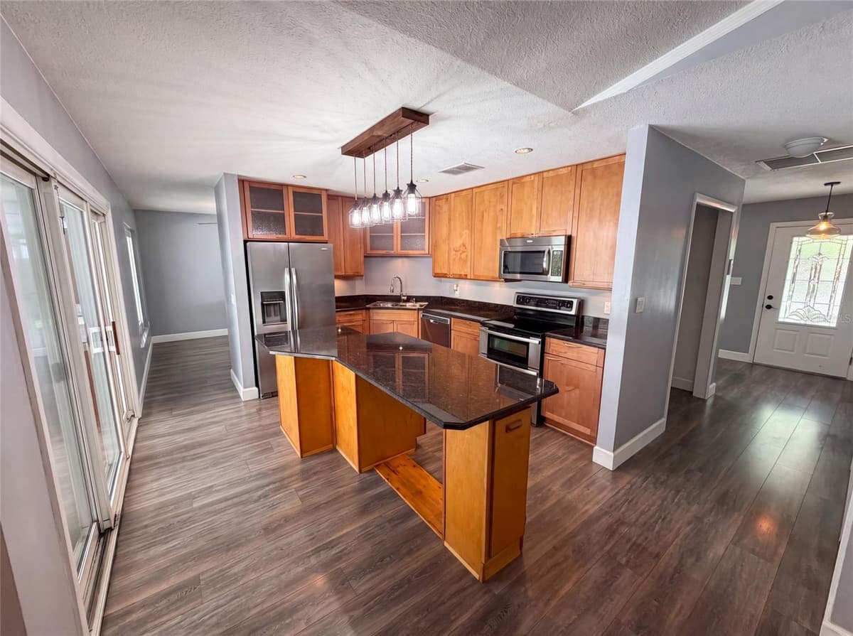 4830 DUNBARTON DRIVE — photo 12 of 32