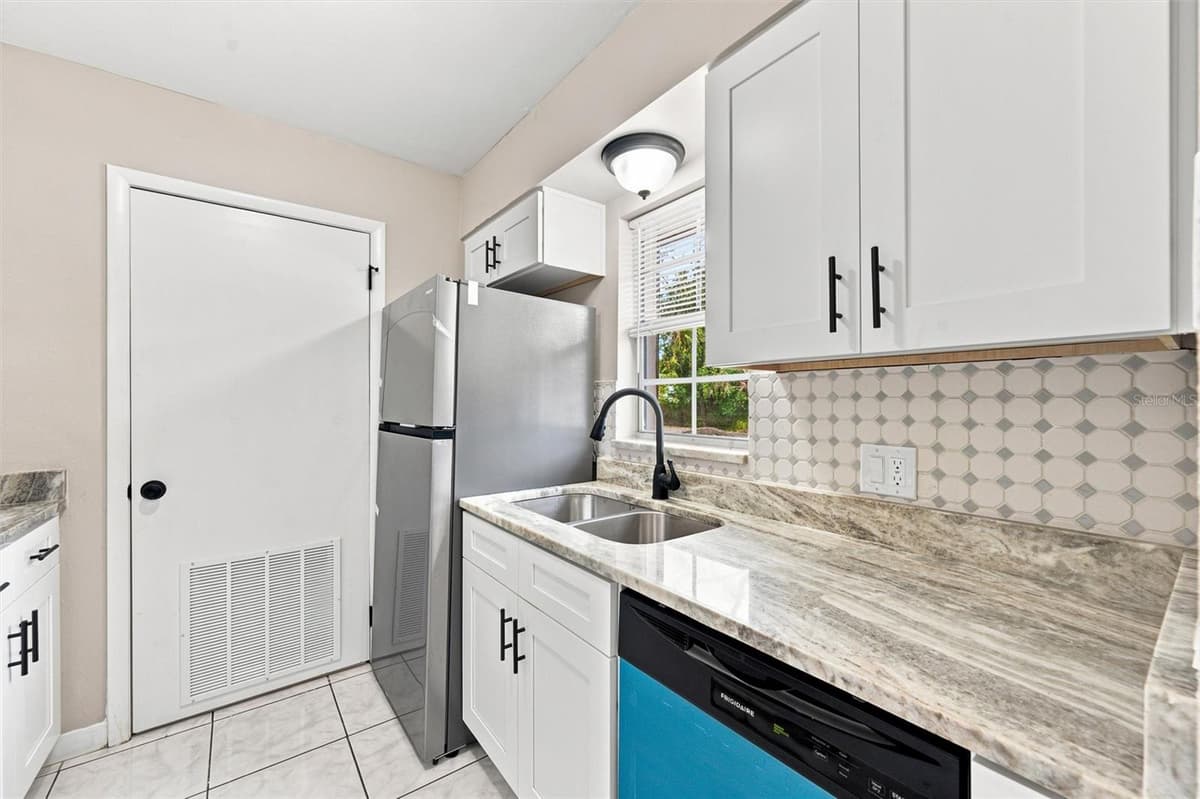 4215 BAY DRIVE — photo 10 of 24