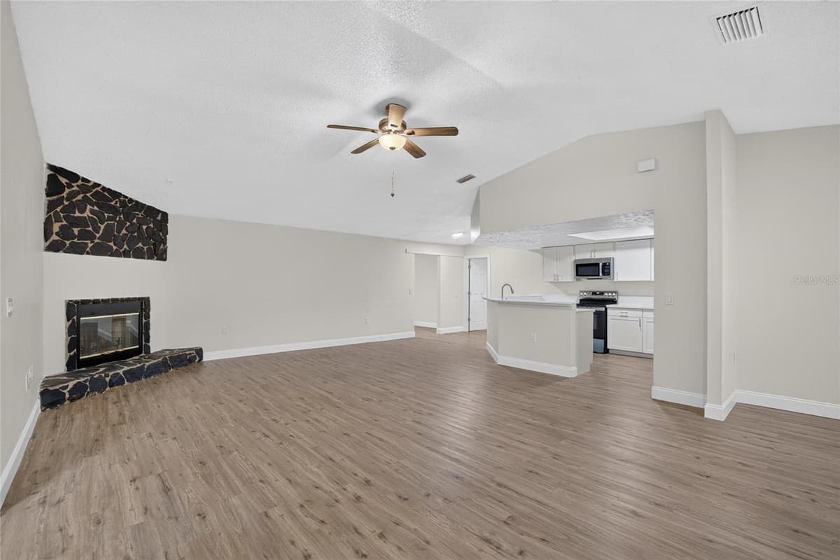 27526 GREEN WILLOW RUN — photo 7 of 78