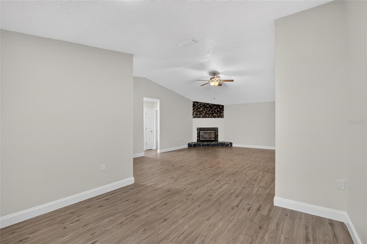 27526 GREEN WILLOW RUN — photo 11 of 78
