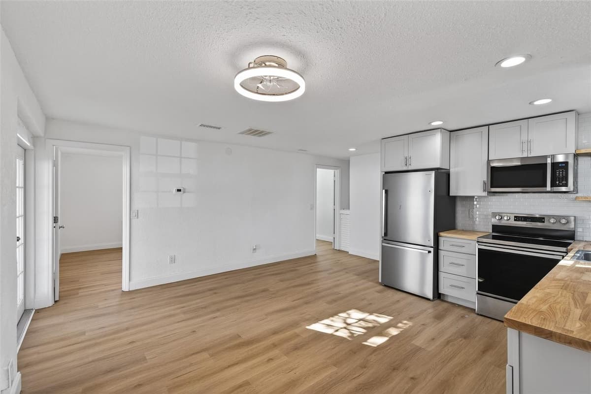 4545 12TH AVENUE — photo 3 of 37