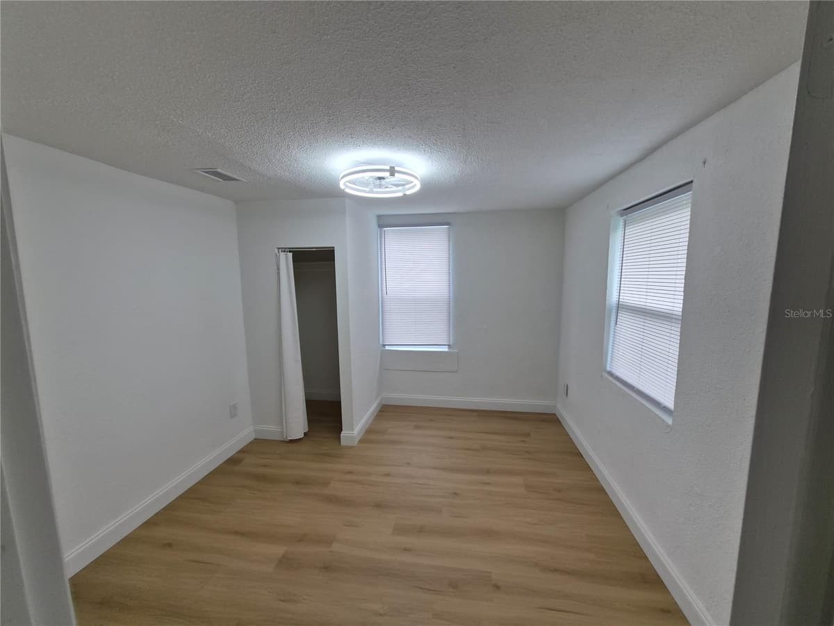 4545 12TH AVENUE — photo 15 of 37