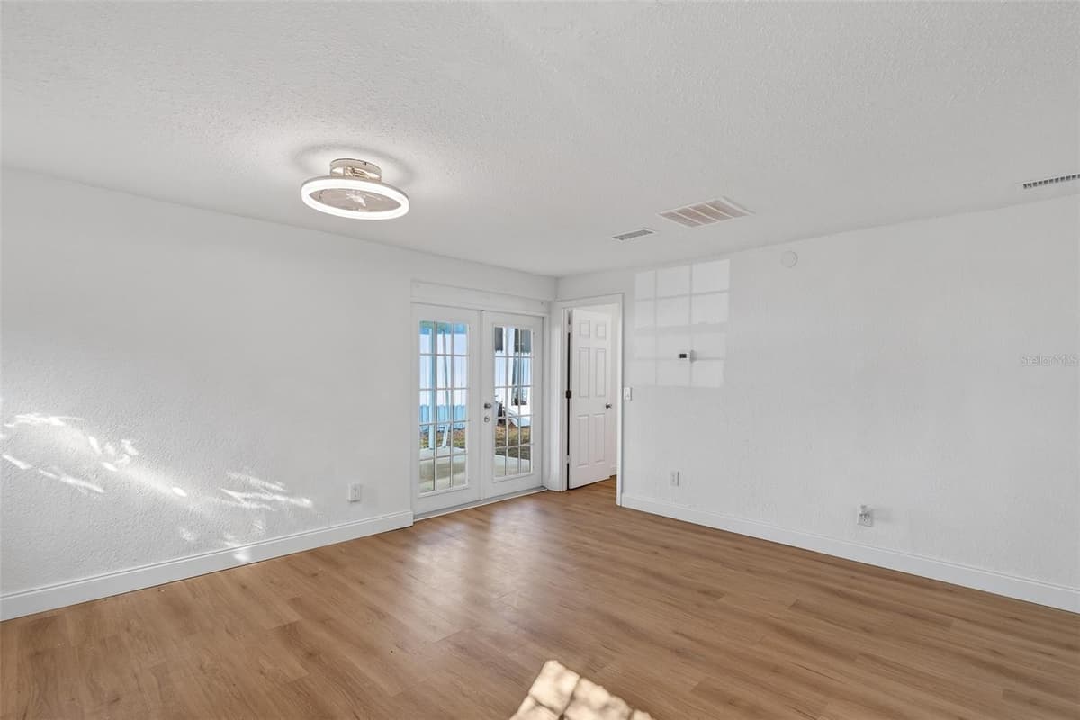 4545 12TH AVENUE — photo 9 of 37