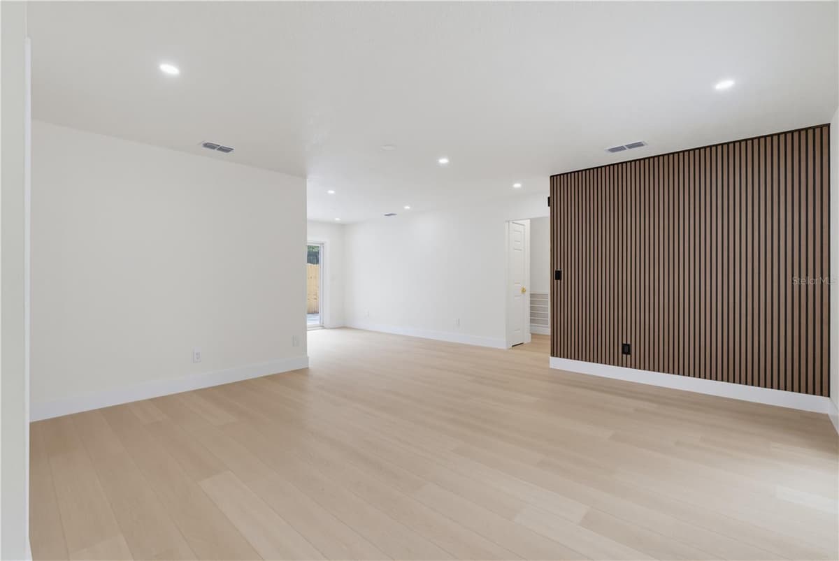 5616 GOLDEN NUGGET DRIVE — photo 10 of 24