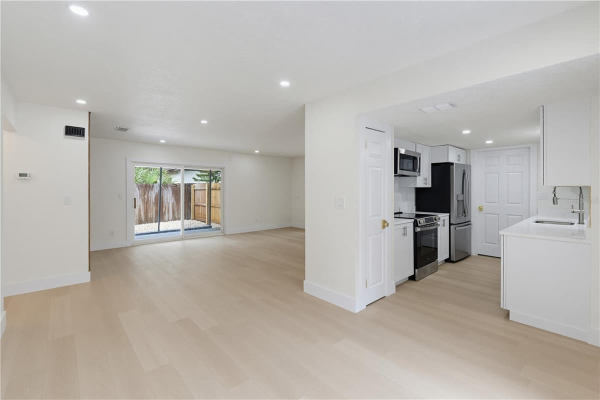 5616 GOLDEN NUGGET DRIVE — photo 3 of 24