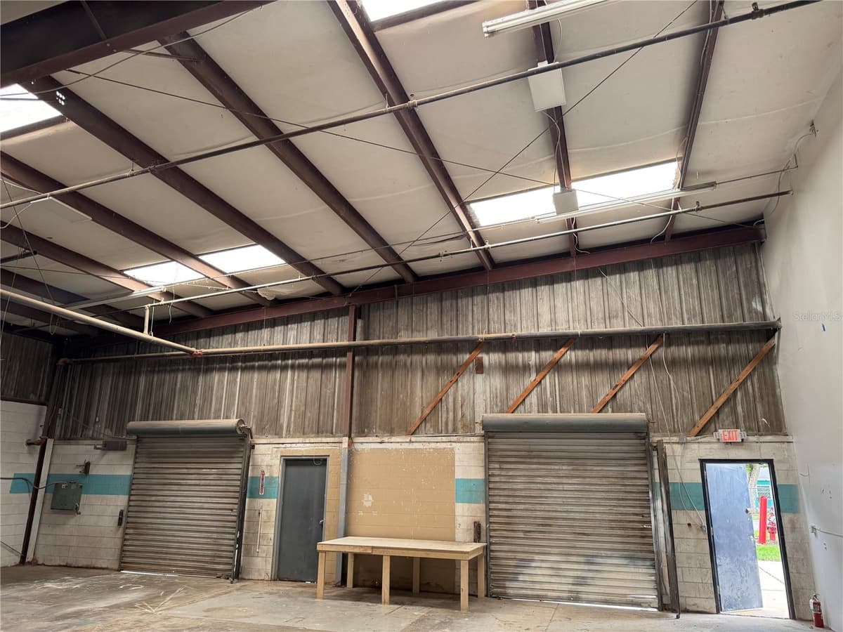 2920 AIRPORT BOULEVARD — photo 3 of 7
