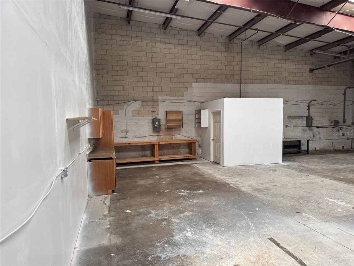 2920 AIRPORT BOULEVARD — photo 5 of 7