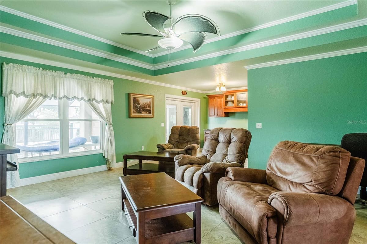 205 THOMAS COURT — photo 17 of 50