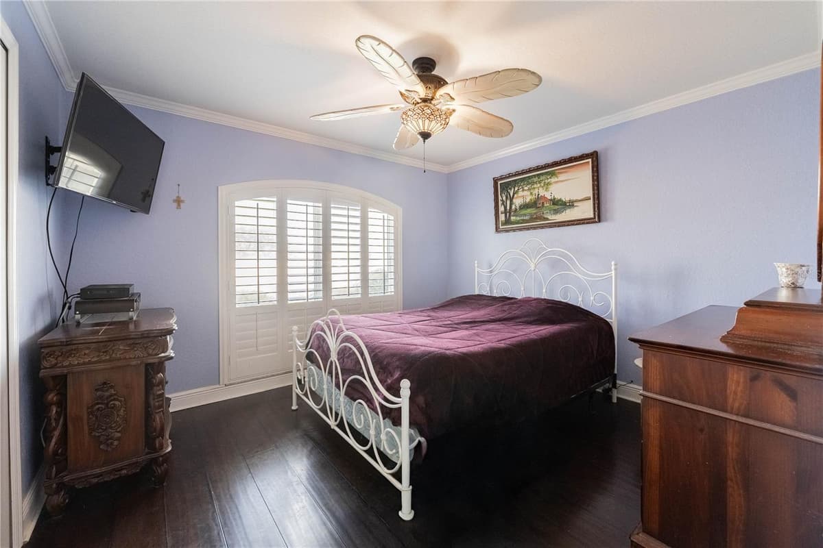205 THOMAS COURT — photo 27 of 50