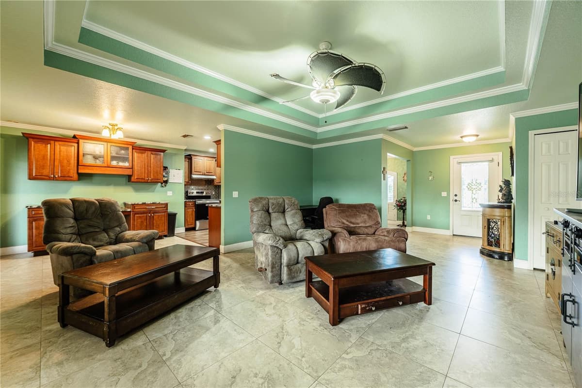 205 THOMAS COURT — photo 18 of 50