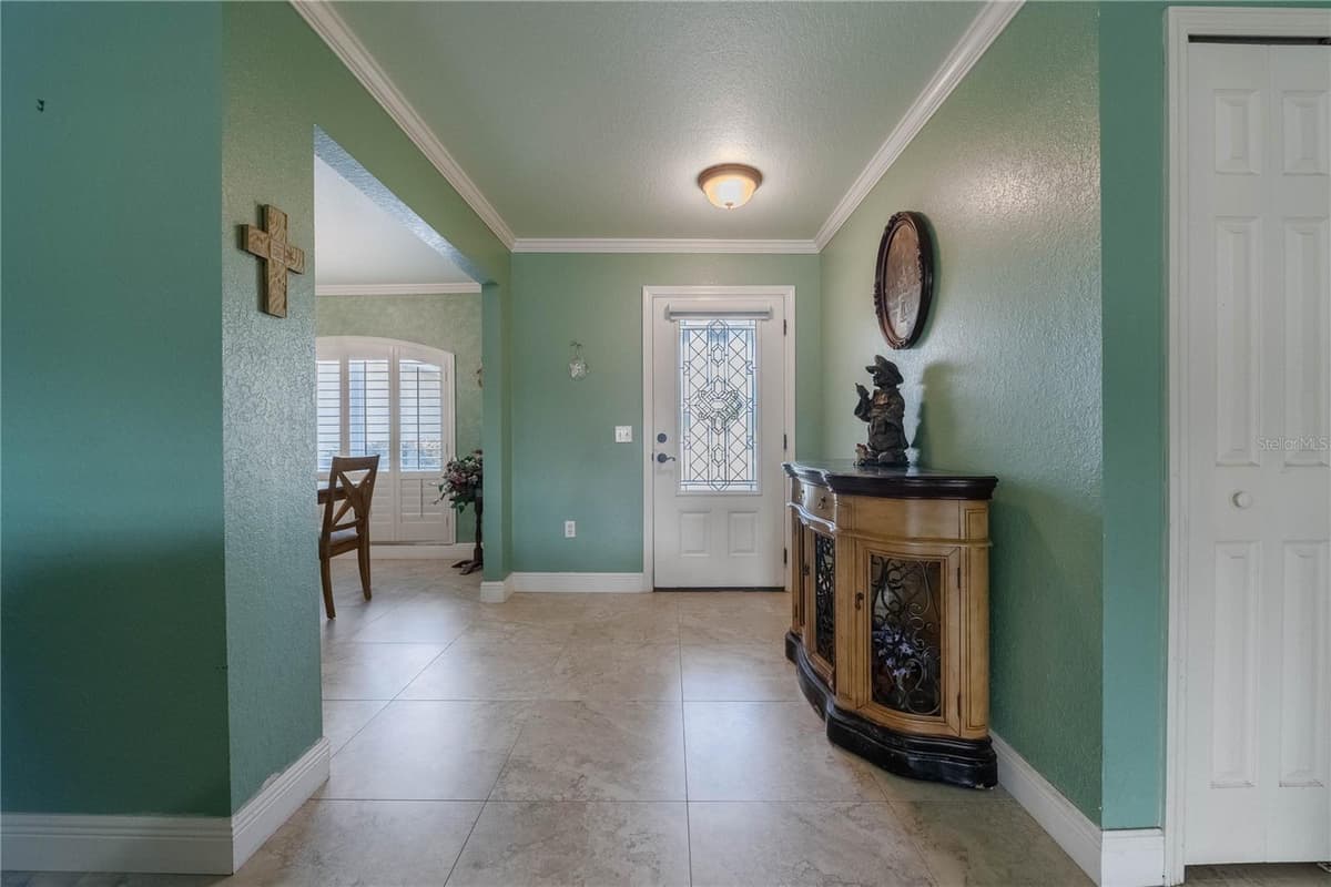 205 THOMAS COURT — photo 6 of 50