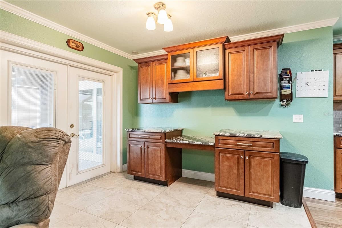 205 THOMAS COURT — photo 13 of 50