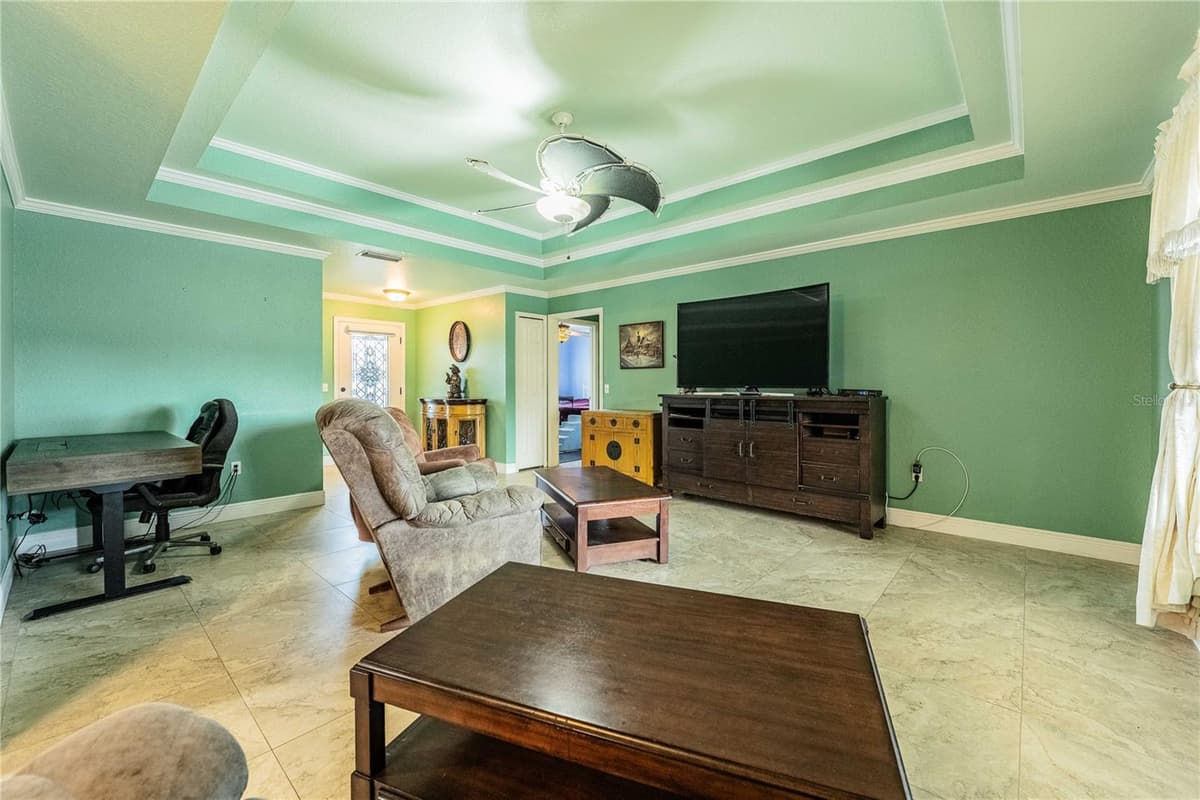 205 THOMAS COURT — photo 15 of 50