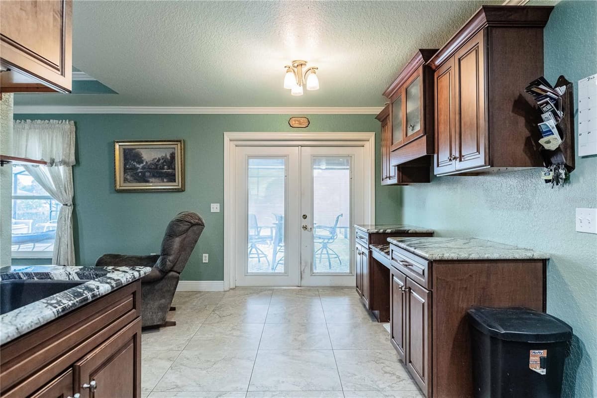 205 THOMAS COURT — photo 12 of 50