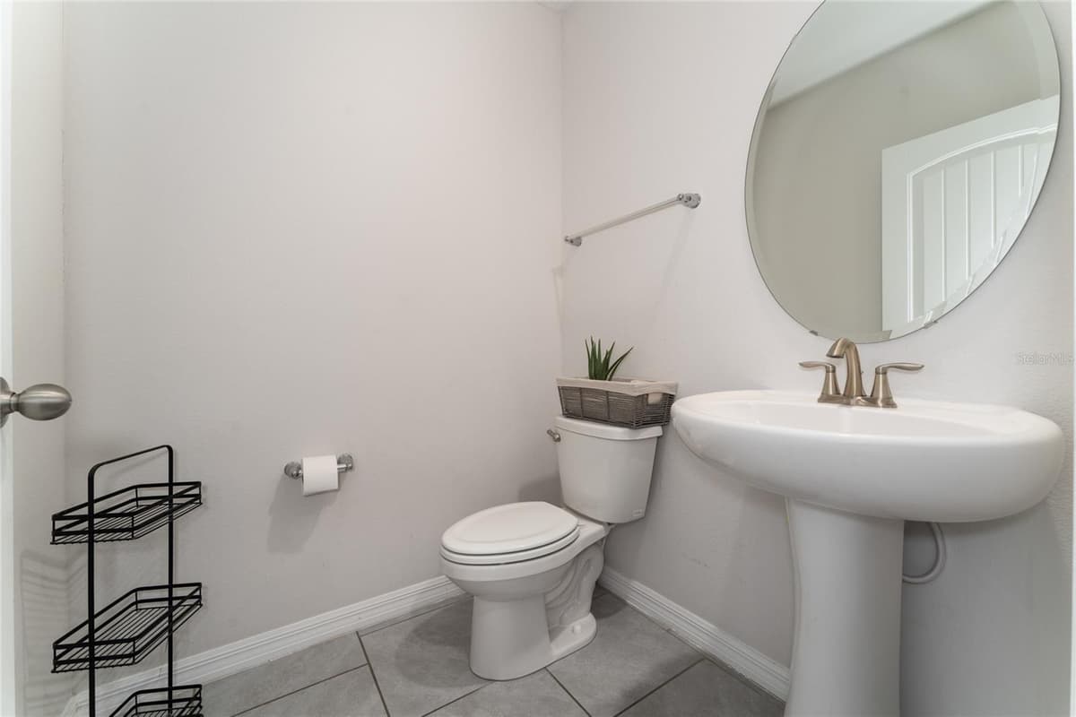 16931 RESEDA ALLEY — photo 11 of 31