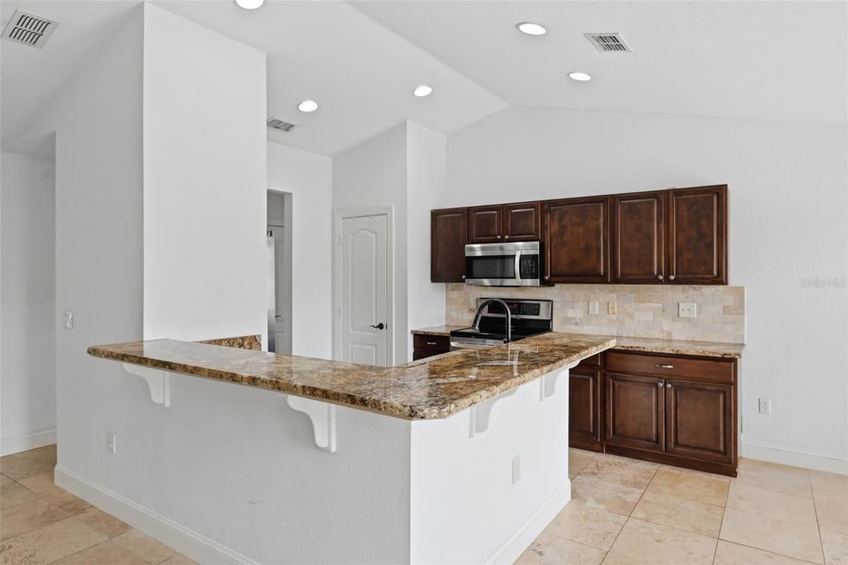 1845 FARRINGTON DRIVE — photo 17 of 69