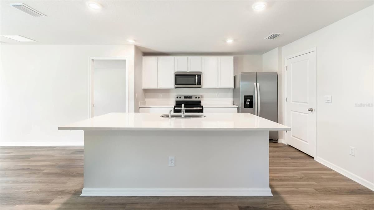 5415 SILVER MOONLIGHT DRIVE — photo 4 of 32