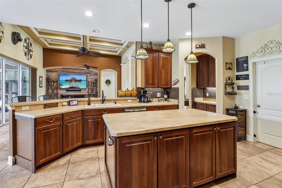 2947 CEDAR CREST DRIVE — photo 11 of 44