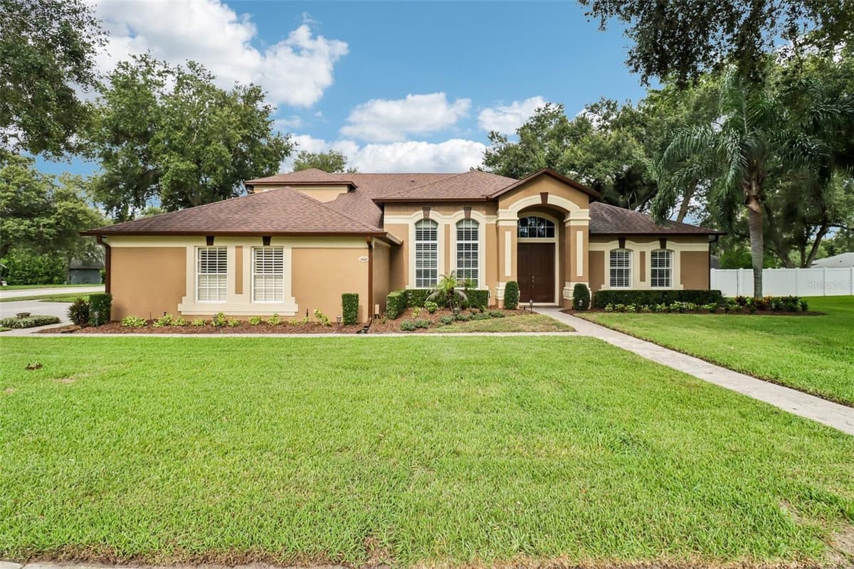 2947 CEDAR CREST DRIVE — photo 4 of 44
