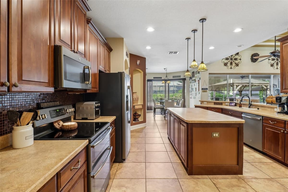 2947 CEDAR CREST DRIVE — photo 12 of 44