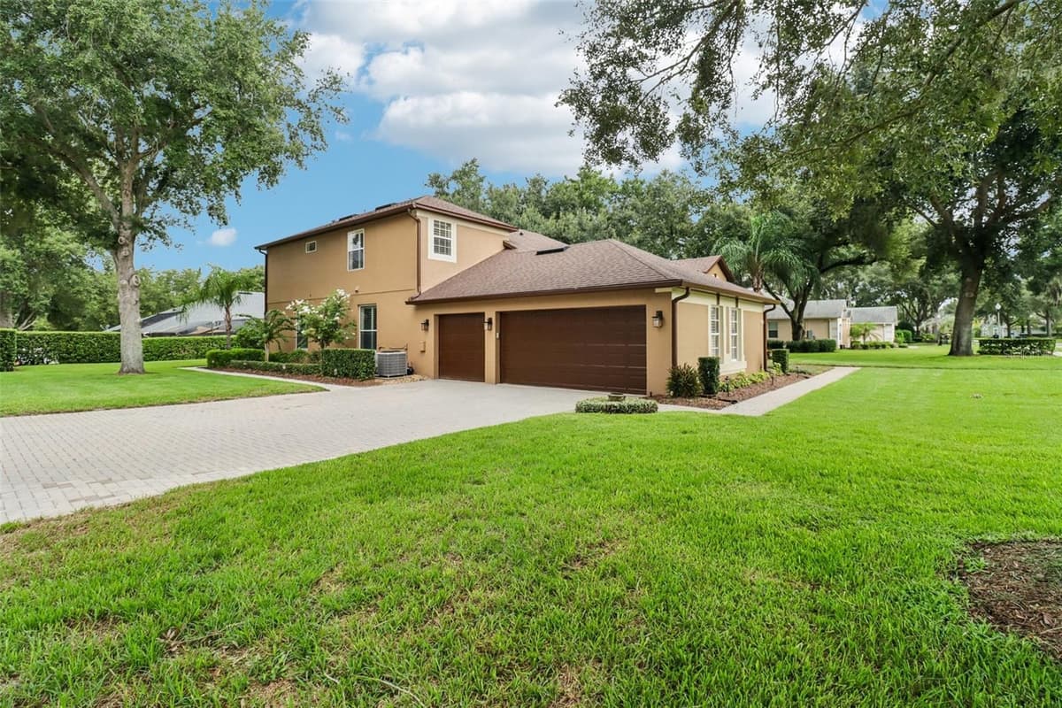 2947 CEDAR CREST DRIVE — photo 3 of 44
