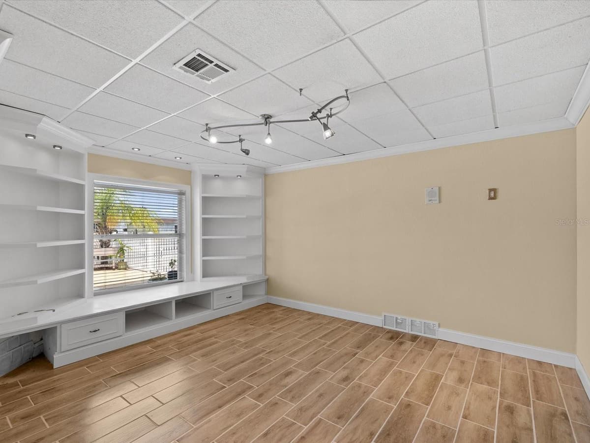15709 CENTURY DRIVE — photo 37 of 63