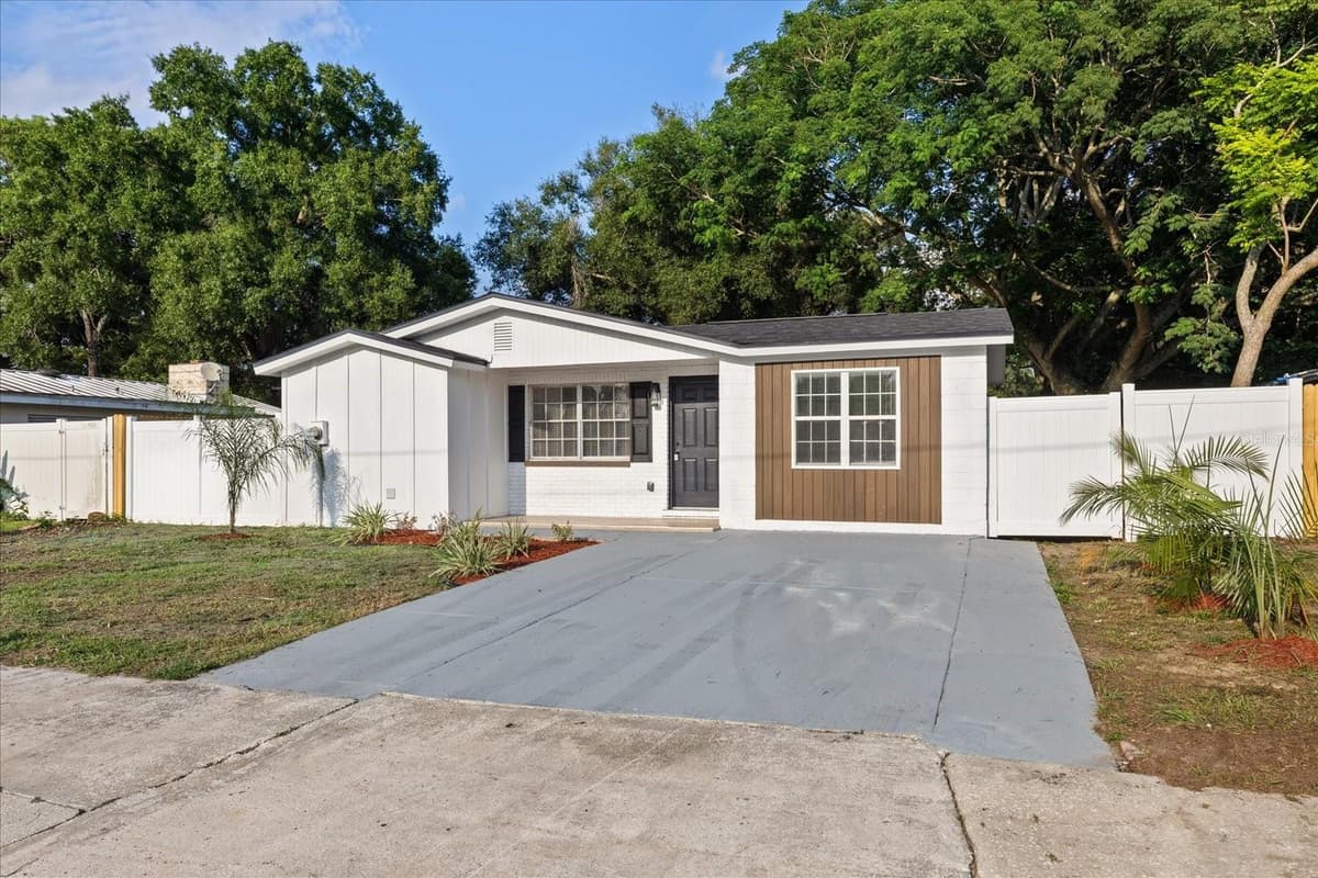 8711 RIVER FOREST CIRCLE — photo 3 of 30