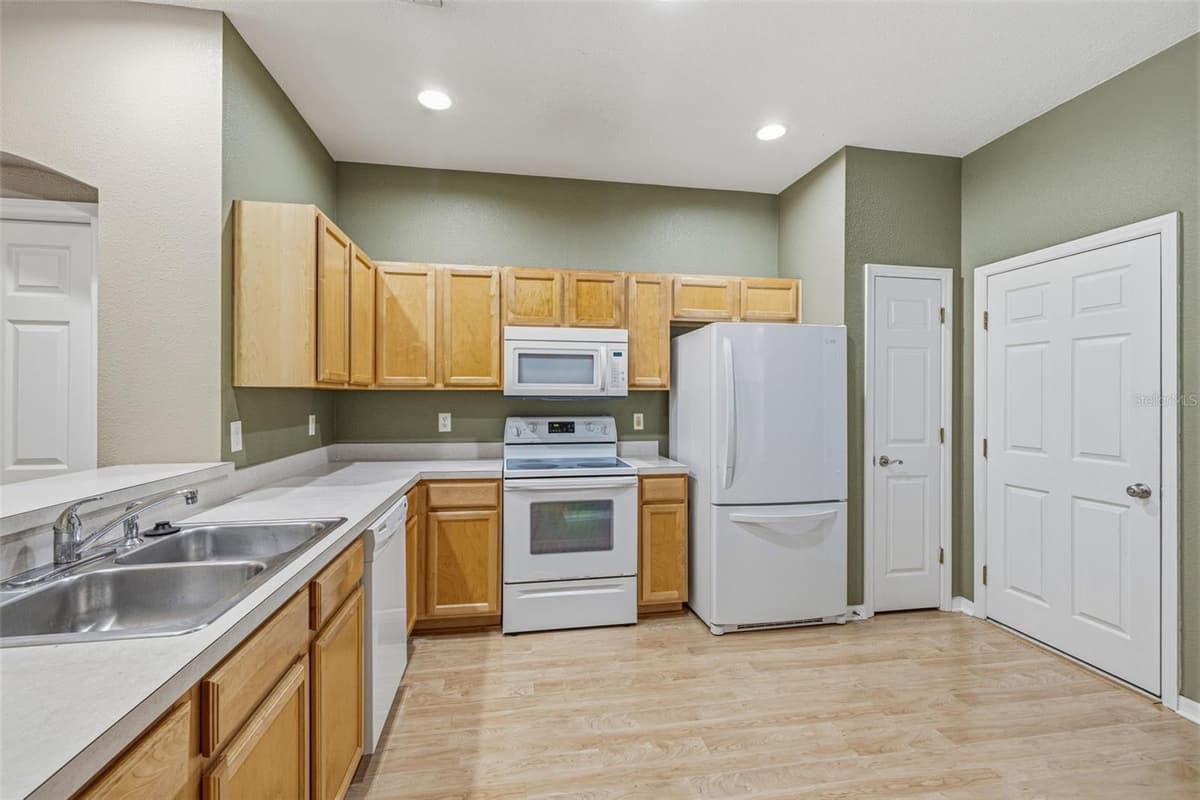 11221 WINDSOR PLACE CIRCLE — photo 5 of 26