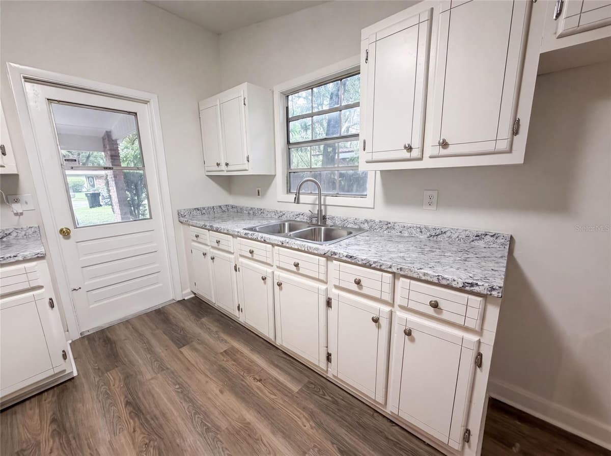 1034 31ST AVENUE — photo 6 of 21