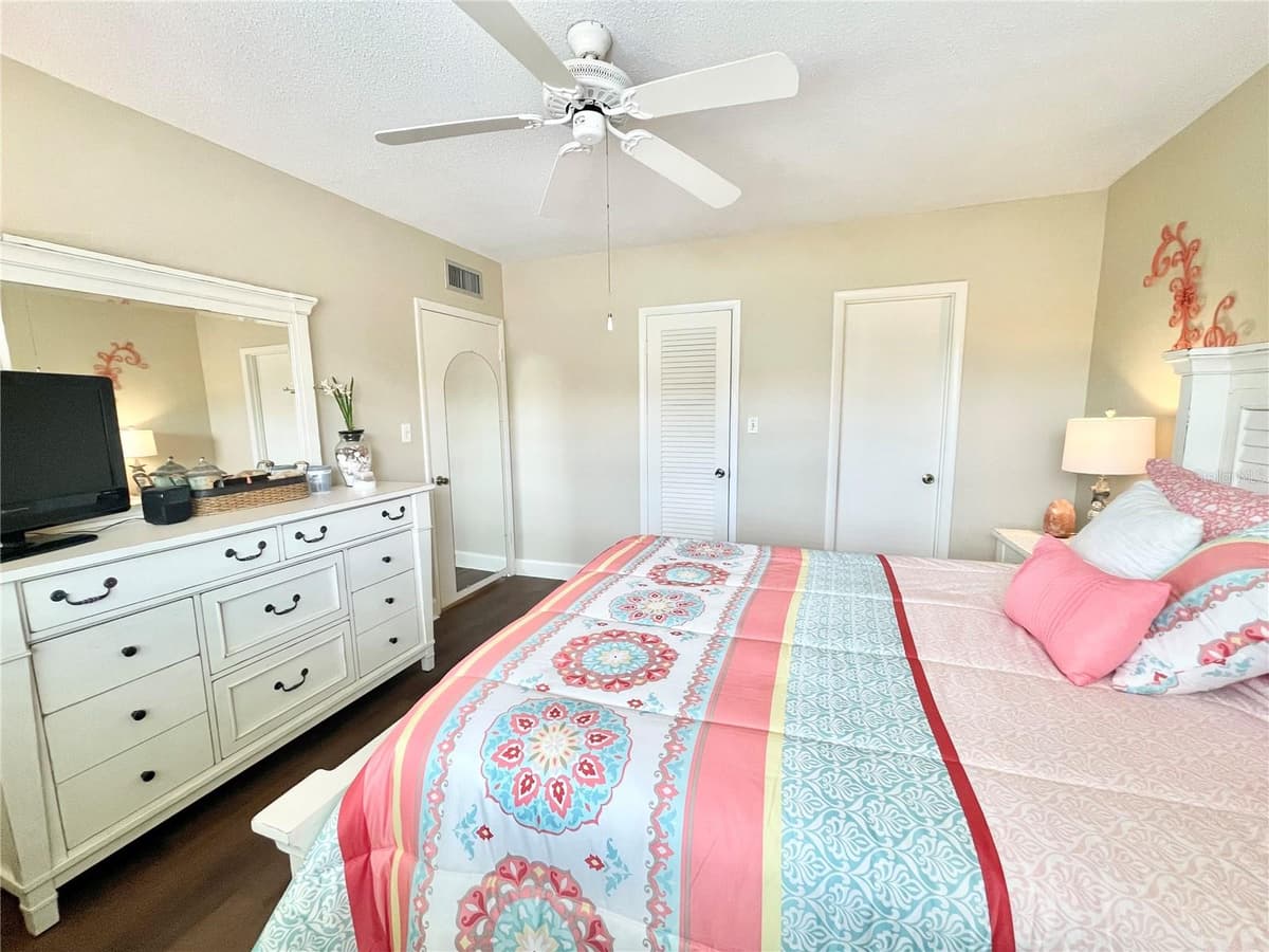 1600 LAKE PARKER DRIVE — photo 14 of 31