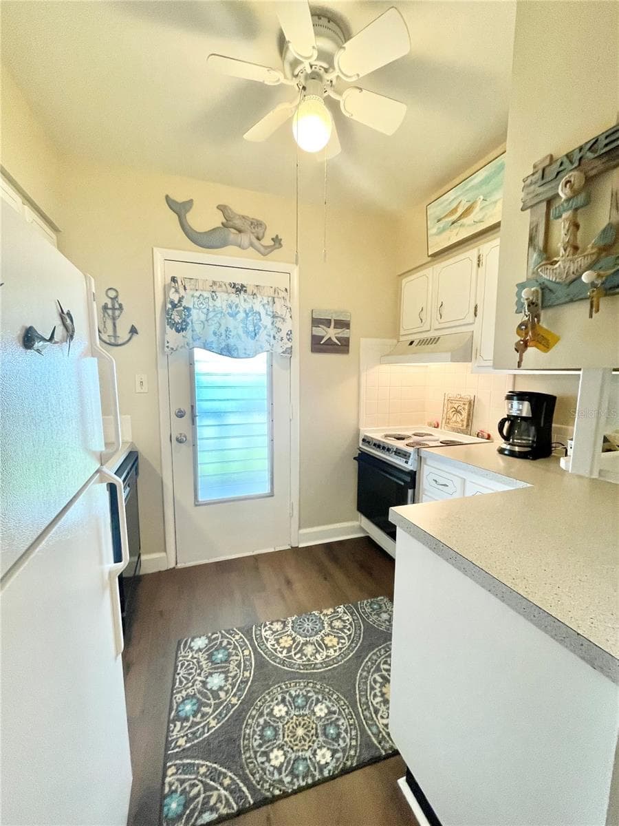 1600 LAKE PARKER DRIVE — photo 13 of 31