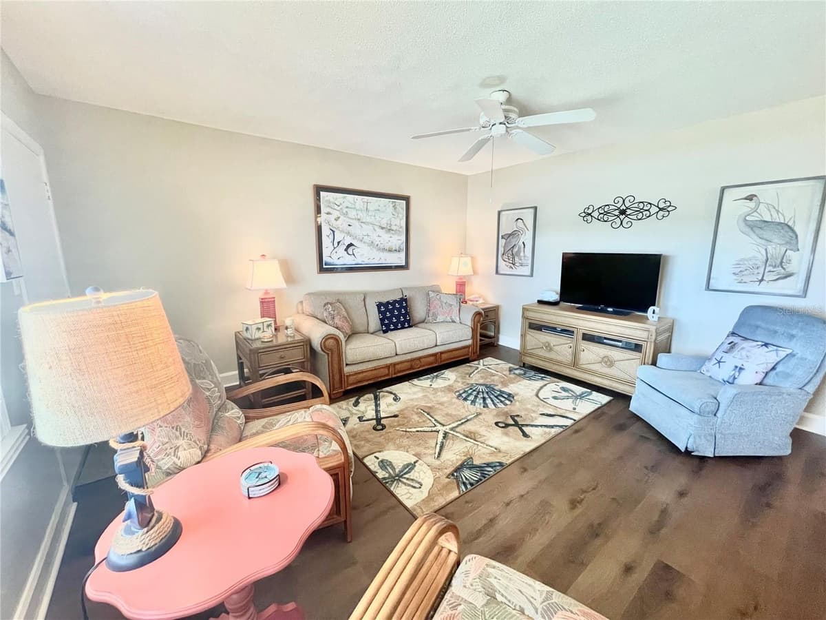 1600 LAKE PARKER DRIVE — photo 3 of 31