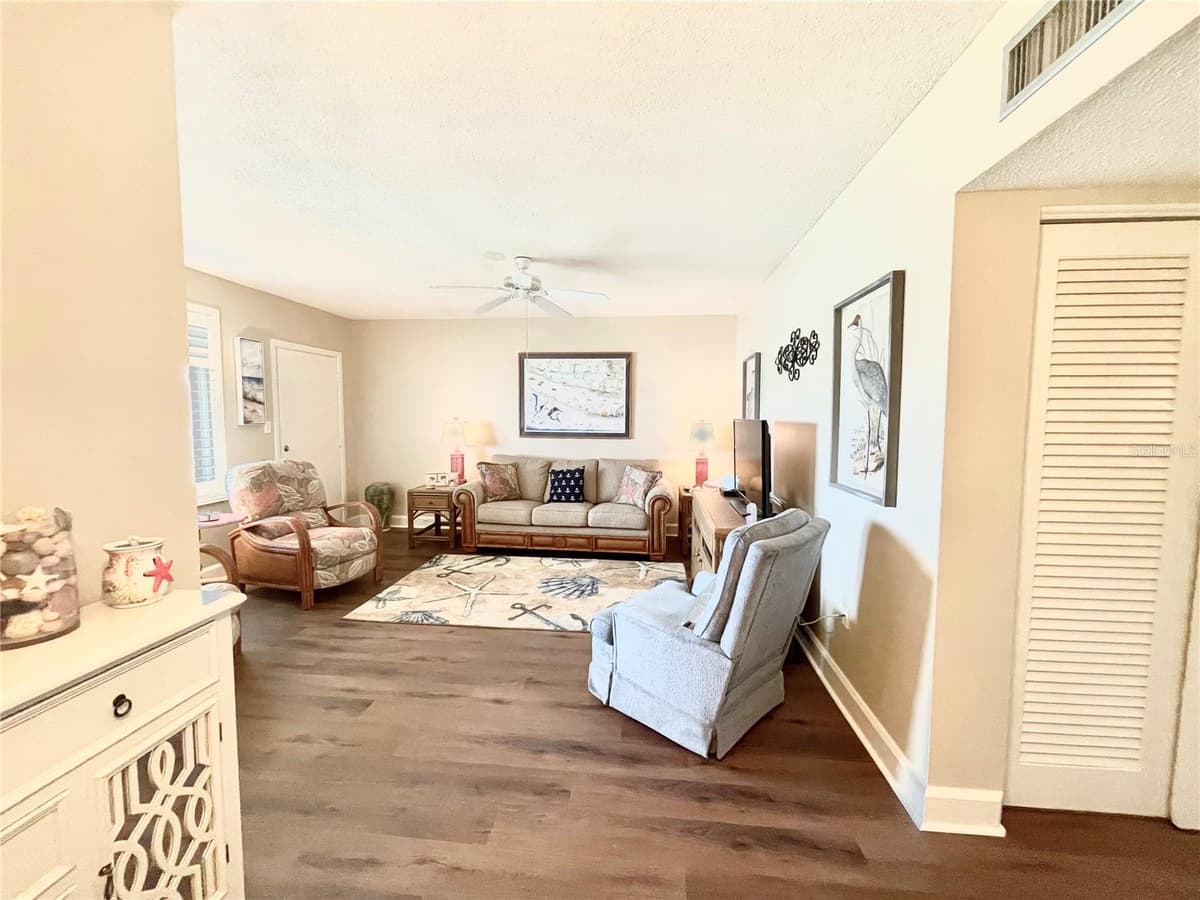 1600 LAKE PARKER DRIVE — photo 5 of 31