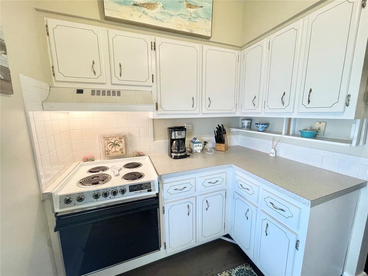 1600 LAKE PARKER DRIVE — photo 11 of 31