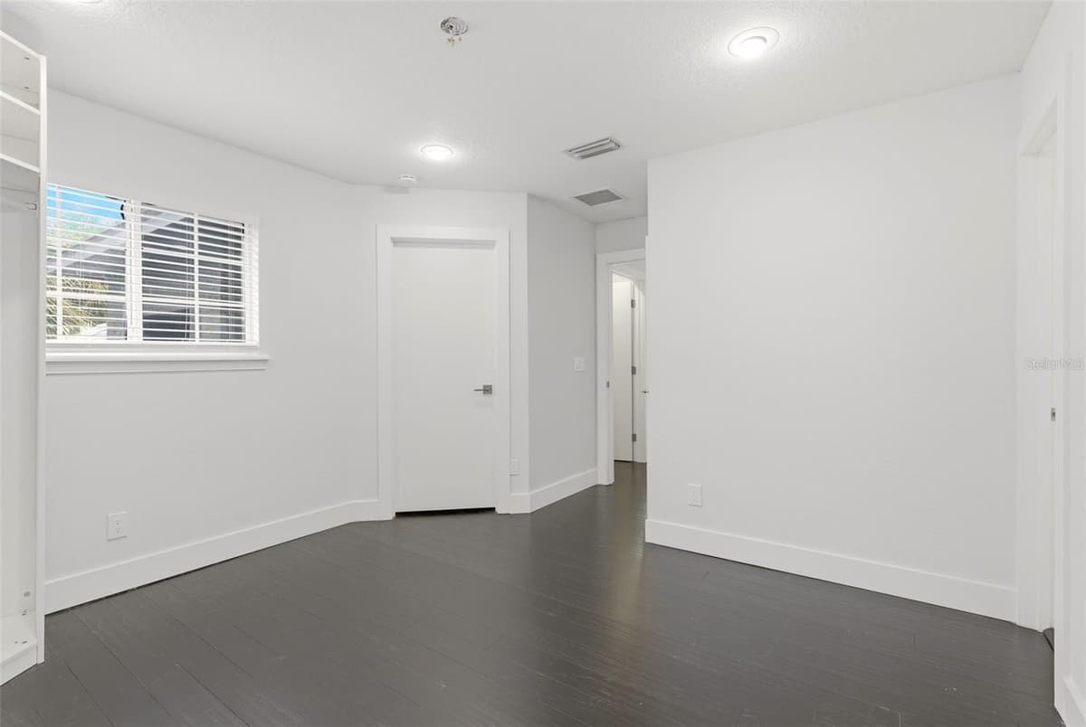 673 LAKE HARBOR CIRCLE — photo 28 of 60